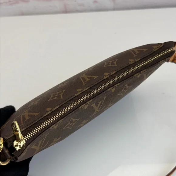 Louis Vuitton Brown Monogram Pochette Accessories Clutch Bag - Picture 11 of 16
